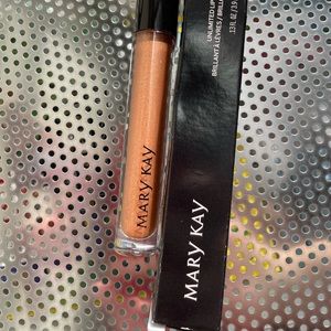 Mary Kay Unlimited Lipgloss in “Beach Bronze”